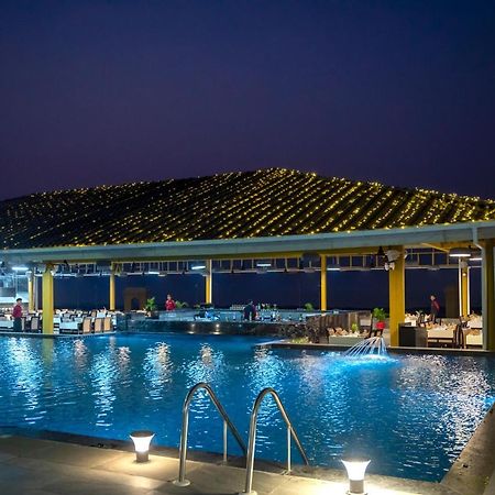 The Gold Beach Resort Даман Экстерьер фото