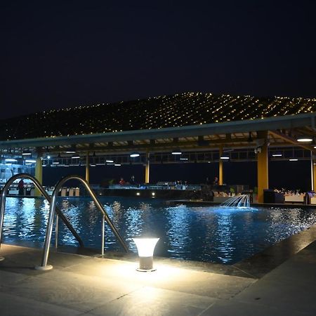 The Gold Beach Resort Даман Экстерьер фото