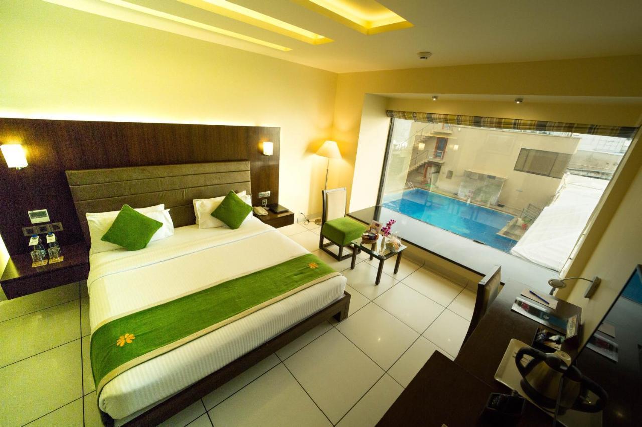 The Gold Beach Resort Даман Экстерьер фото