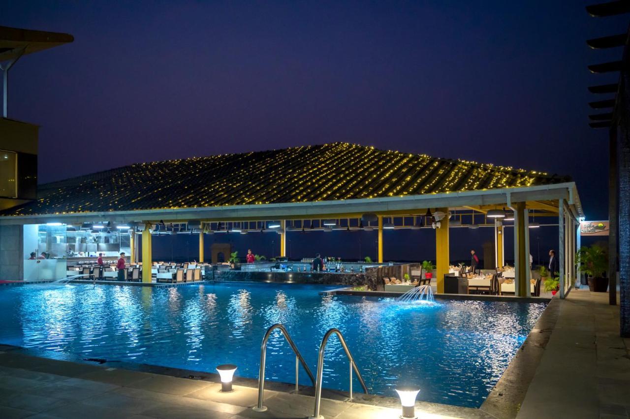 The Gold Beach Resort Даман Экстерьер фото