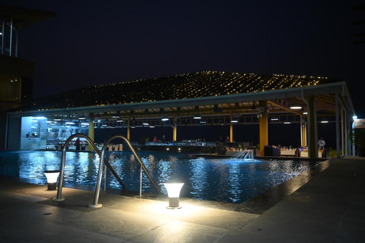 The Gold Beach Resort Даман Экстерьер фото