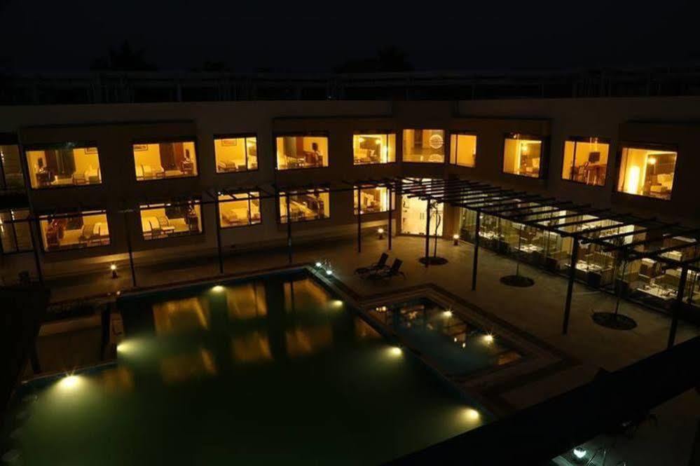 The Gold Beach Resort Даман Экстерьер фото