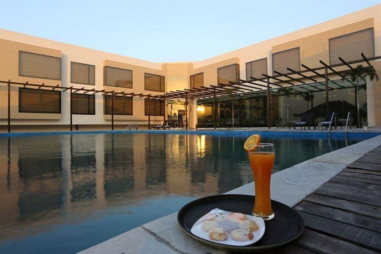 The Gold Beach Resort Даман Экстерьер фото