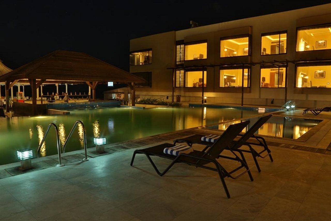 The Gold Beach Resort Даман Экстерьер фото
