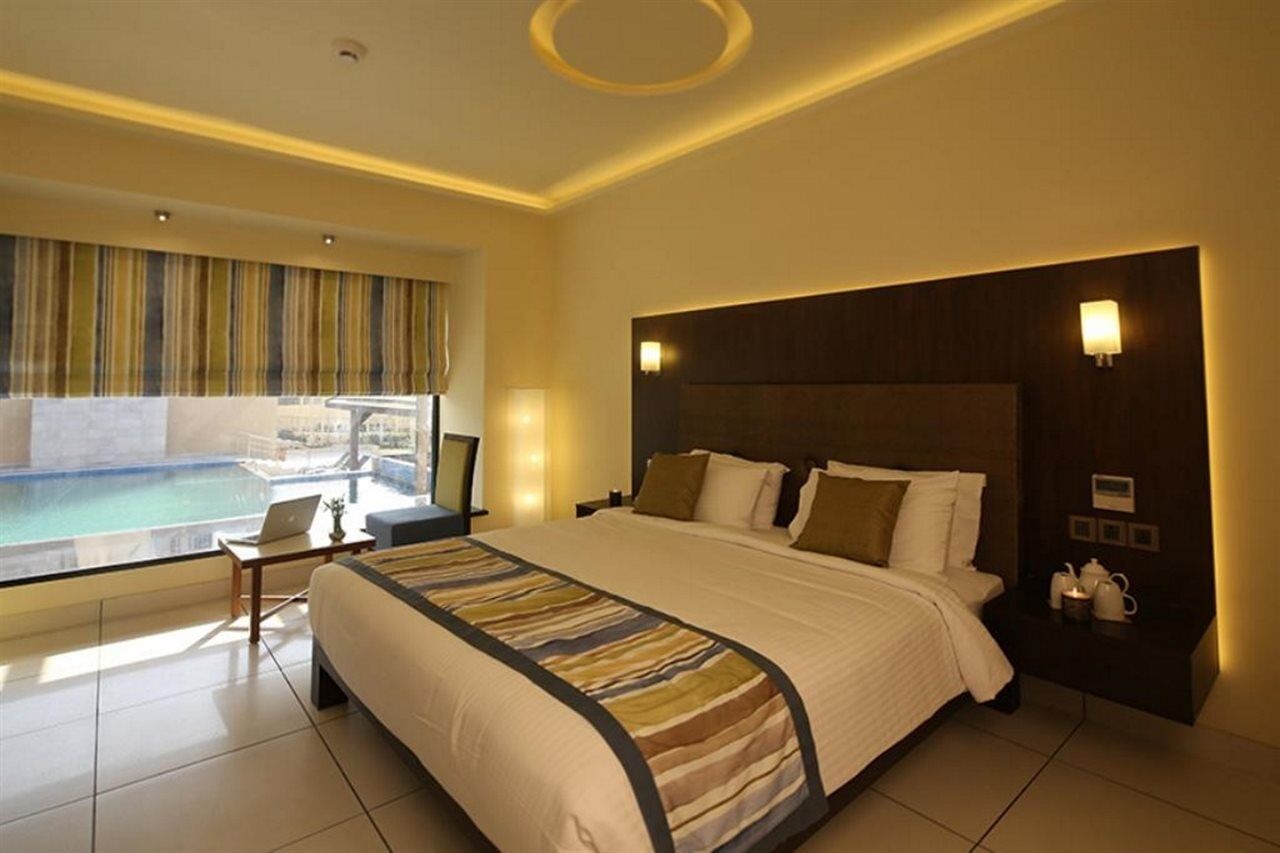 The Gold Beach Resort Даман Экстерьер фото