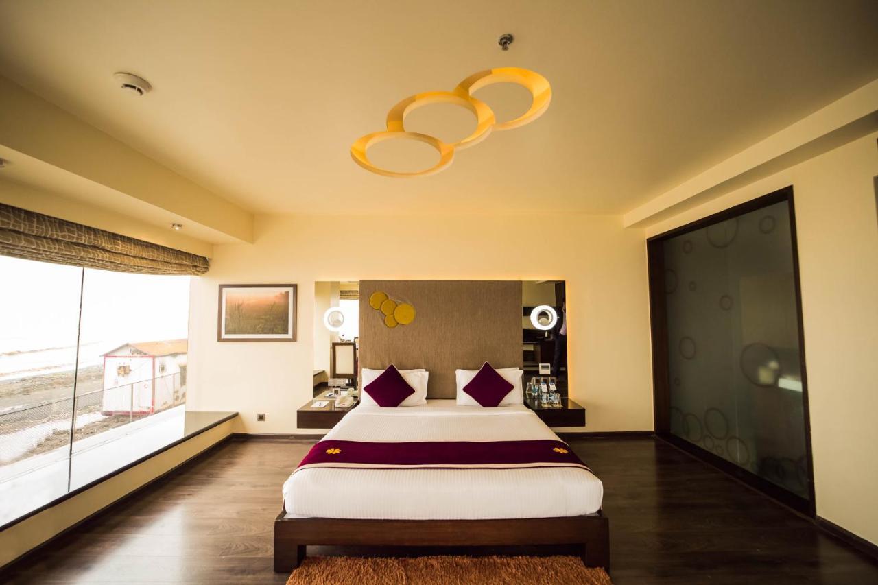 The Gold Beach Resort Даман Экстерьер фото