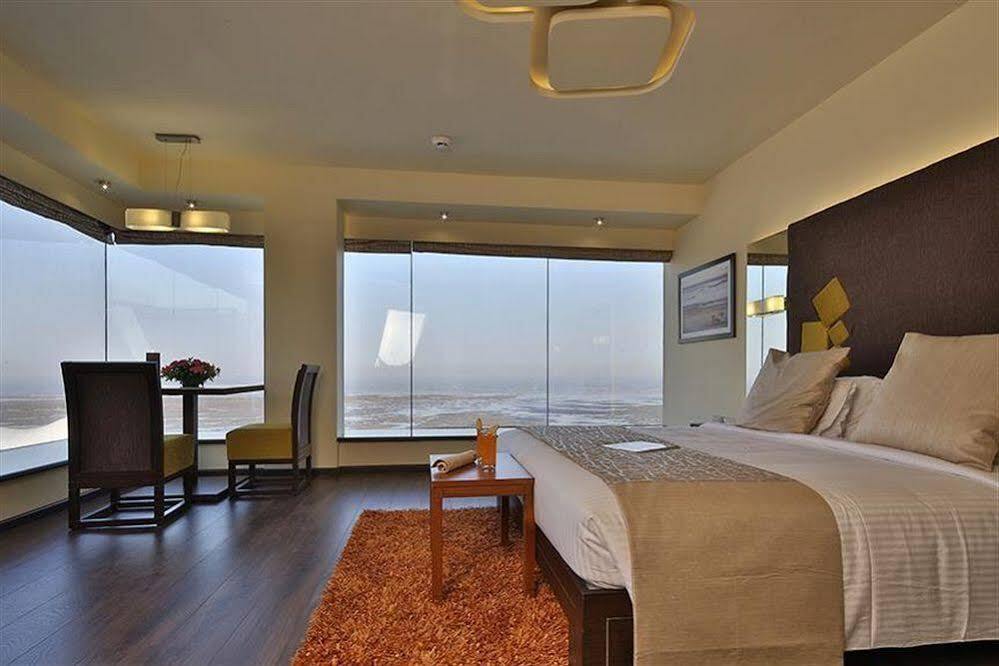 The Gold Beach Resort Даман Экстерьер фото